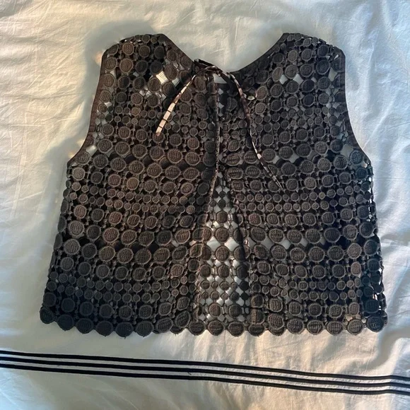 MaxMara Weekend- Grey Crochet Like Sleeveless Cropped Top - Picture 2 of 6